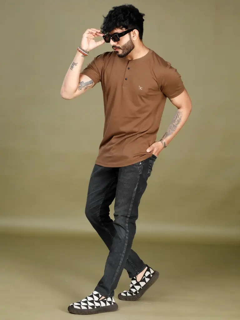 DOUBLE BUTTON HENLEY NECK T-SHIRT